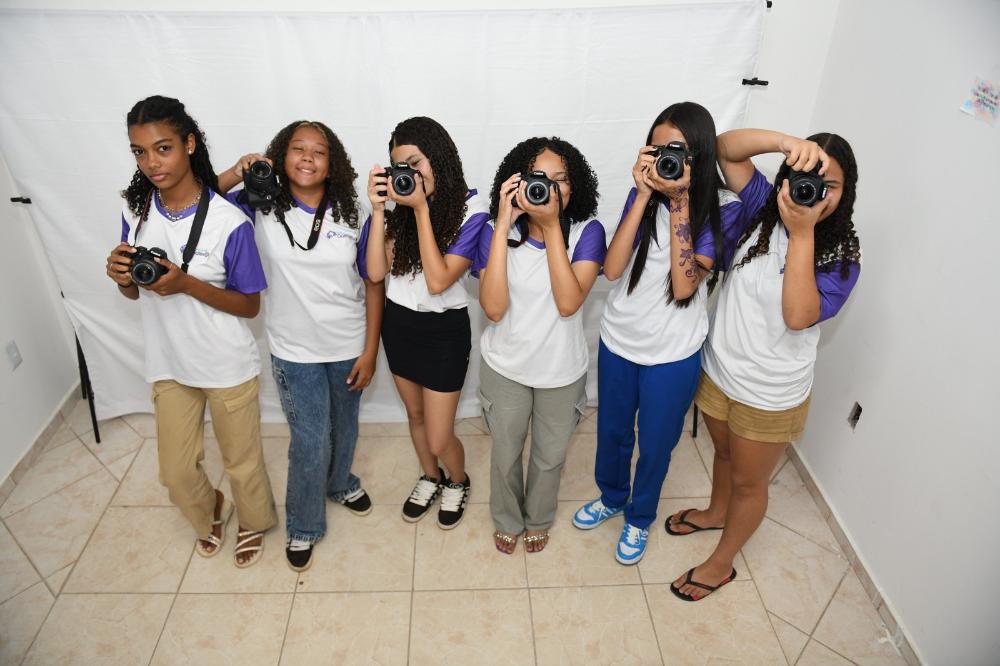 Capa da notícia: Mais de 200 jovens em situação de vulnerabilidade de Sobradinho recebem capacitação em fotografia e marketing digital